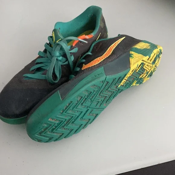 Mens Nike shoes - Picture 3 of 6